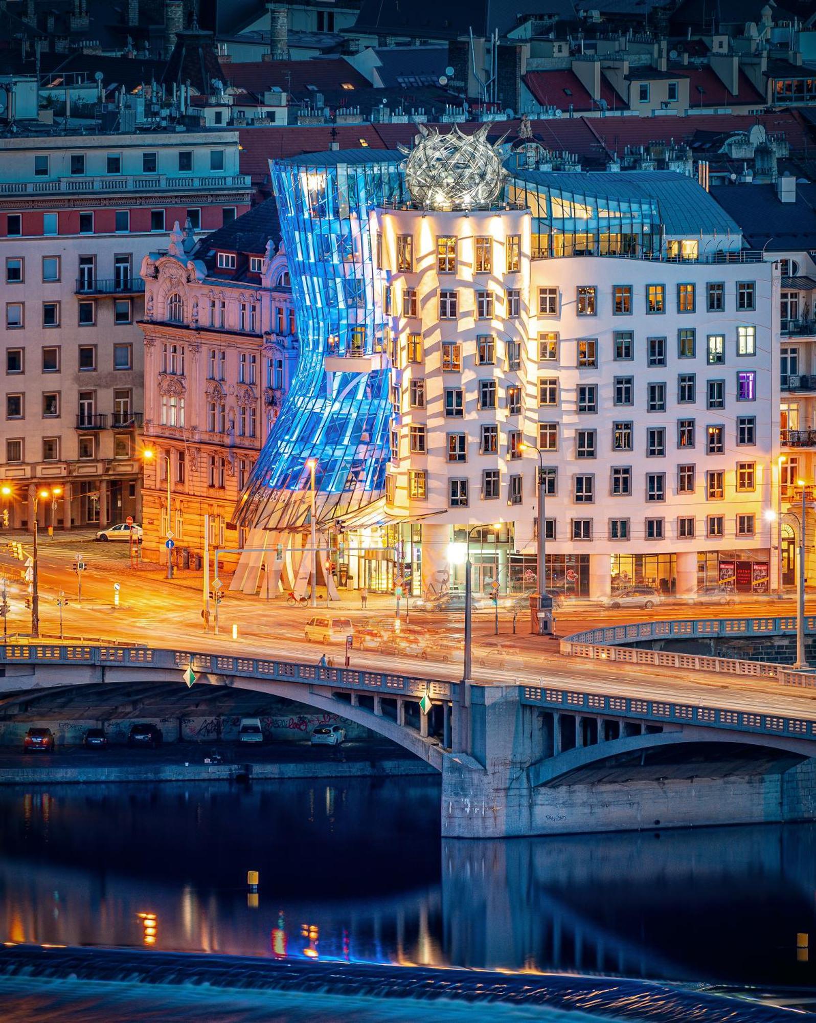 Dancing House - Tančící dům hotel Praga Exterior foto